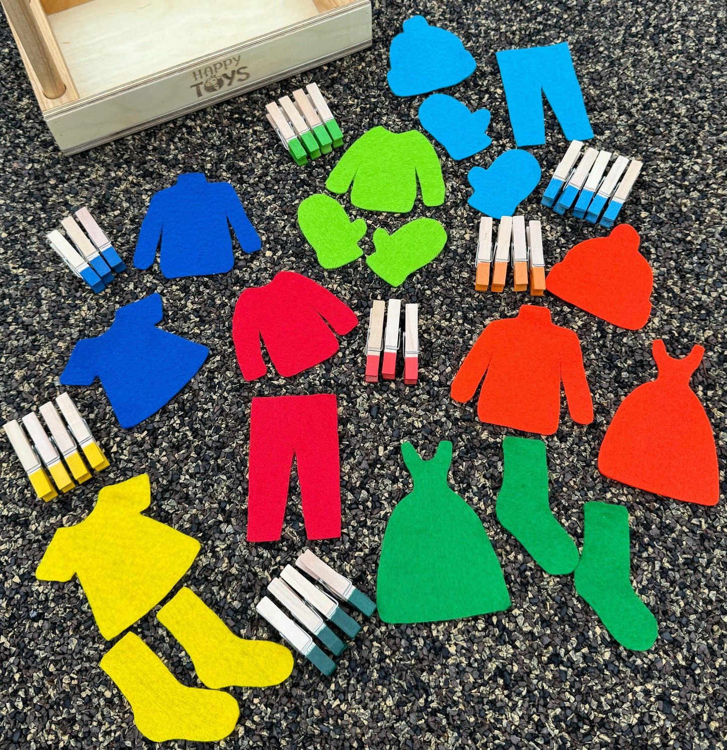 Attīstošā rotaļlieta-sorteris "Knaģējam-spēlējam"