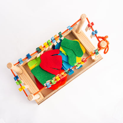 Attīstošā rotaļlieta-sorteris "Knaģējam-spēlējam"