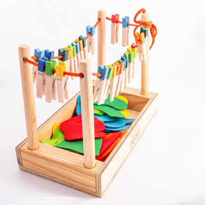 Attīstošā rotaļlieta-sorteris "Knaģējam-spēlējam"