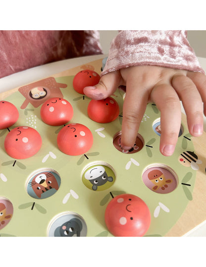 Atmiņas spēle "Apple"