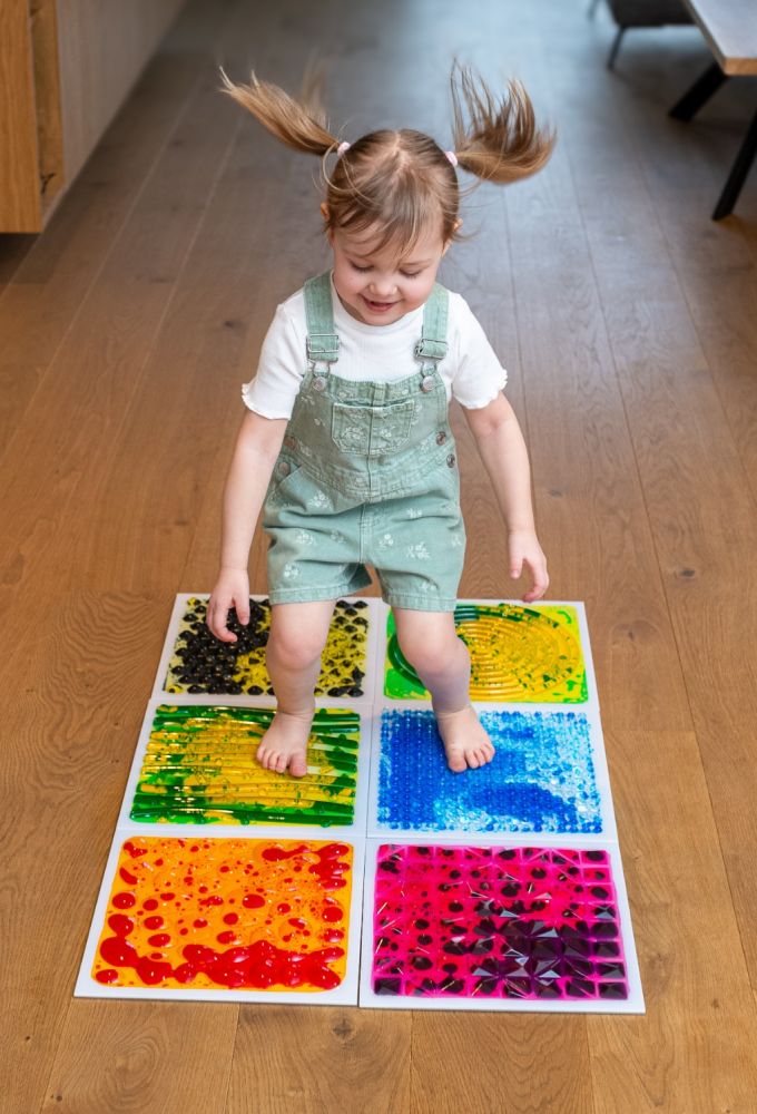 Teksturēti paklājiņi ar šķidrumu "Textured Liquid Mats" (4 gab.)