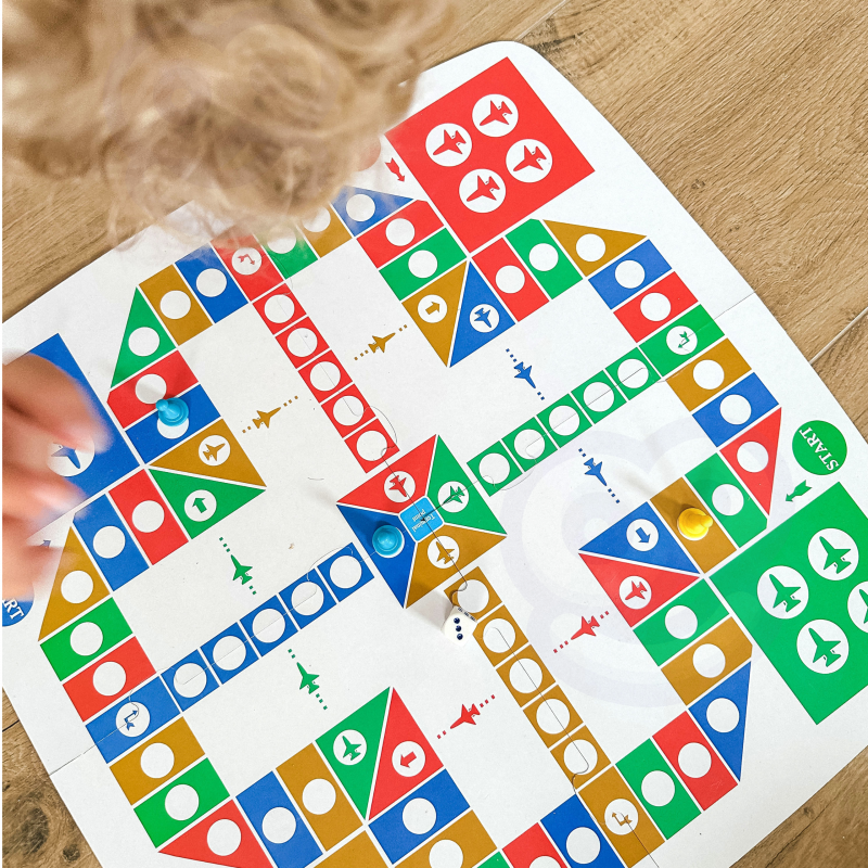 Galda spēle 2 in 1 "A Little Flying Detective"