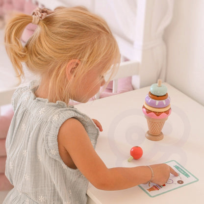 Koka saldējums "Making an Ice Cream"