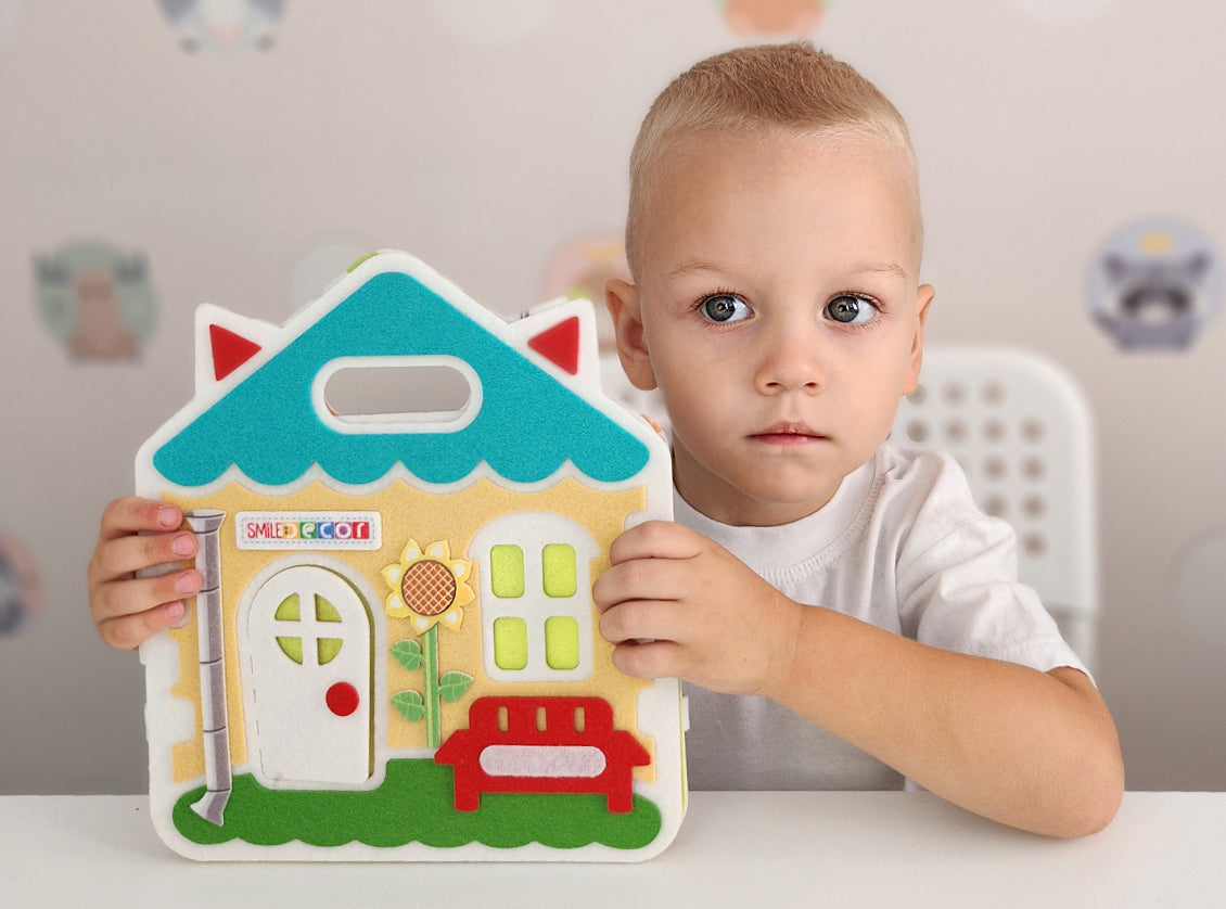 Книжка-игрушка из фетра "Дом Котофея"